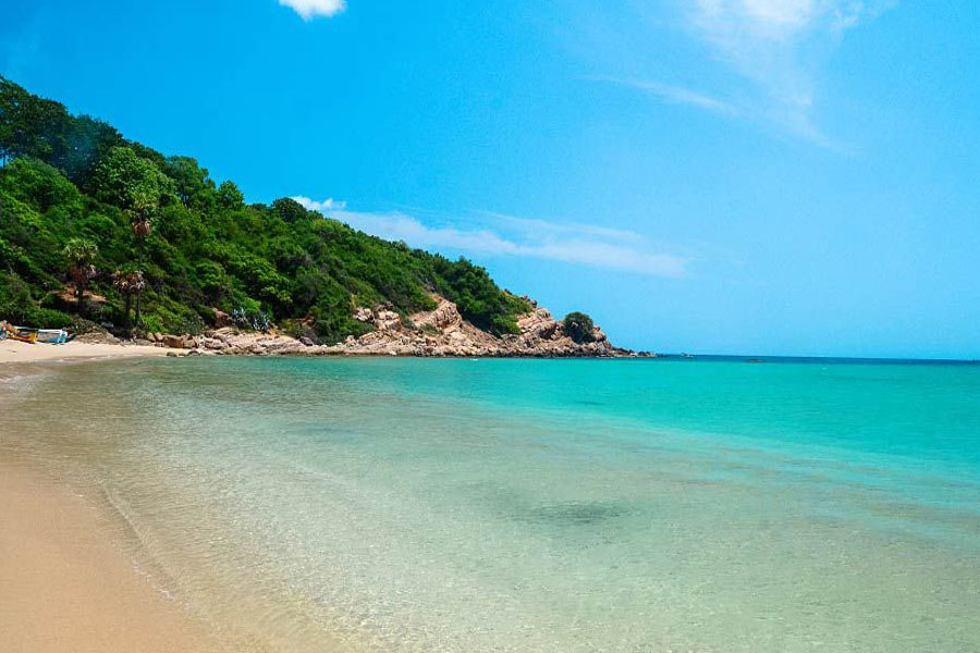 non crowded beaches sri lanka