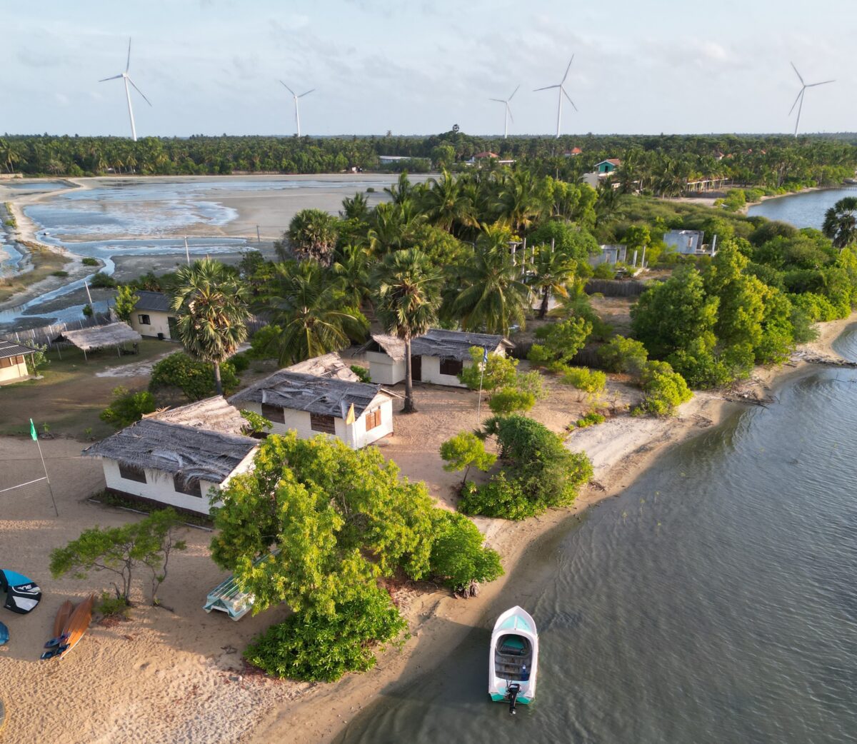 Direkt am Wasser, mitten in der Lagune von Kalpitiya